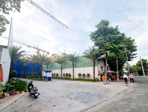 Thanh tra Sở Xây dựng Bình Dương ngó lơ chung cư không phép - Ảnh 2. Thanh tra Sở Xây dựng Bình Dương ngó lơ chung cư không phép - Ảnh 2.