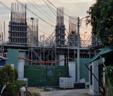Thanh tra Sở Xây dựng Bình Dương ngó lơ chung cư không phép - Ảnh 1. Thanh tra Sở Xây dựng Bình Dương ngó lơ chung cư không phép - Ảnh 1.