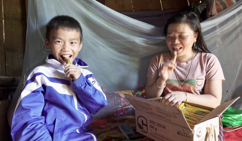 Tết dinh dưỡng cho trẻ em vùng cao: Mang quà tuổi thơ đến vùng cao - Ảnh 1. Tết dinh dưỡng cho trẻ em vùng cao: Mang quà tuổi thơ đến vùng cao - Ảnh 1.