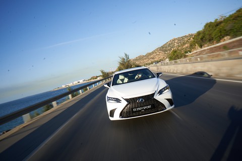 Lexus ra mắt 3 mẫu xe F Sport tại Việt Nam: Giá từ 2,56 tỉ đồng, cạnh tranh BMW M và Mercedes-AMG - Ảnh 2. Lexus ra mắt 3 mẫu xe F Sport tại Việt Nam: Giá từ 2,56 tỉ đồng, cạnh tranh BMW M và Mercedes-AMG - Ảnh 2.