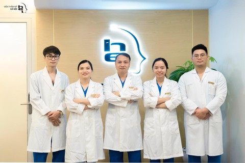 Bác sĩ gần 3 thập kỷ giữ nét thanh xuân cho người Việt - Ảnh 2. Bác sĩ gần 3 thập kỷ giữ nét thanh xuân cho người Việt - Ảnh 2.