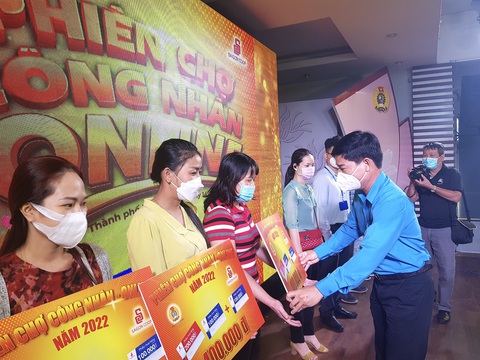 Phiên chợ Công nhân - Online tặng 4.000 phần quà Tết cho người lao động - Ảnh 2. Phiên chợ Công nhân - Online tặng 4.000 phần quà Tết cho người lao động - Ảnh 2.