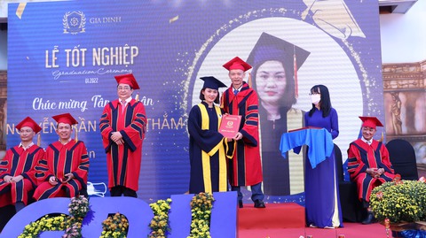 Lễ tốt nghiệp đặc biệt của sinh viên Đại học Gia Định - Ảnh 2. Lễ tốt nghiệp đặc biệt của sinh viên Đại học Gia Định - Ảnh 2.