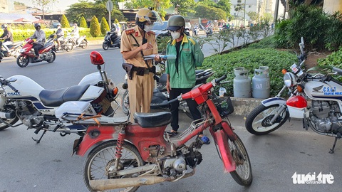 Tôi bỏ xe, tiền phạt còn nhiều hơn tiền mua xe, lấy ra chi - Ảnh 3. Tôi bỏ xe, tiền phạt còn nhiều hơn tiền mua xe, lấy ra chi - Ảnh 3.
