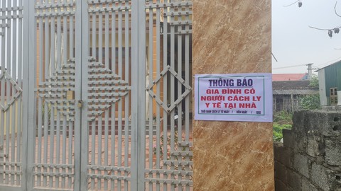 Xã khóa cổng gia đình có người cách ly tại nhà, huyện chỉ đạo mở khóa vì phản cảm - Ảnh 2. Xã khóa cổng gia đình có người cách ly tại nhà, huyện chỉ đạo mở khóa vì phản cảm - Ảnh 2.