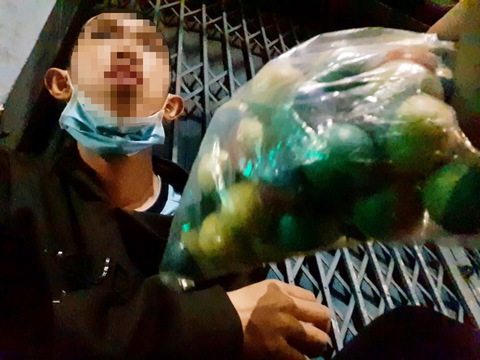Cận Tết rầm rộ mua bán pháo lậu - Ảnh 1. Cận Tết rầm rộ mua bán pháo lậu - Ảnh 1.