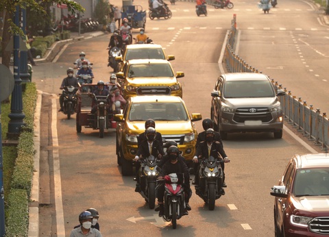Vạn Sự Hoàng Kim: thùng bia hạng sang cho ngày tết rộn ràng - Ảnh 1. Vạn Sự Hoàng Kim: thùng bia hạng sang cho ngày tết rộn ràng - Ảnh 1.
