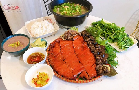 Đệ Nhất Heo Tộc Quay Lu Chặt Mẹt - Đặc sản nổi tiếng Việt Nam - Ảnh 1. Đệ Nhất Heo Tộc Quay Lu Chặt Mẹt - Đặc sản nổi tiếng Việt Nam - Ảnh 1.