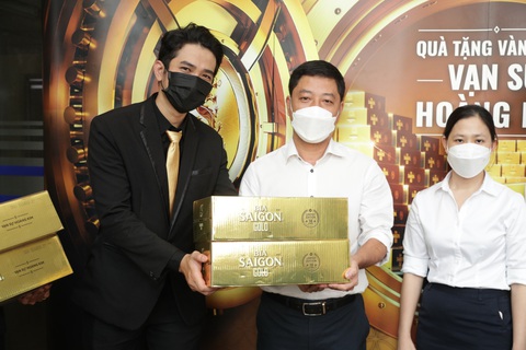 Vạn Sự Hoàng Kim: thùng bia hạng sang cho ngày tết rộn ràng - Ảnh 3. Vạn Sự Hoàng Kim: thùng bia hạng sang cho ngày tết rộn ràng - Ảnh 3.