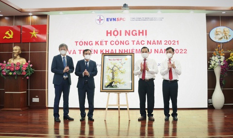 Năm 2021, EVNSPC đảm bảo cấp điện và chống dịch hiệu quả - Ảnh 1. Năm 2021, EVNSPC đảm bảo cấp điện và chống dịch hiệu quả - Ảnh 1.