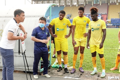 SLNA thử việc nhiều ngoại binh trước thềm V-League 2022 - Ảnh 1. SLNA thử việc nhiều ngoại binh trước thềm V-League 2022 - Ảnh 1.