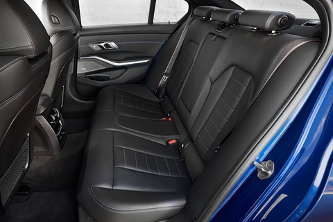 Mượn ý tưởng cửa cuốn, BMW làm... bàn ăn kết hợp túi để đồ sau ghế lái - Ảnh 3. Mượn ý tưởng cửa cuốn, BMW làm... bàn ăn kết hợp túi để đồ sau ghế lái - Ảnh 3.