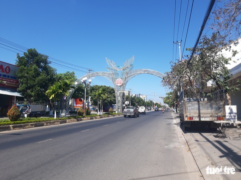 TP Kon Tum xây 5 cổng chào trái phép, Cục Đường bộ yêu cầu tháo dỡ - Ảnh 5. TP Kon Tum xây 5 cổng chào trái phép, Cục Đường bộ yêu cầu tháo dỡ - Ảnh 5.