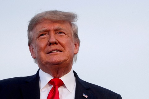 Twitter đình chỉ tài khoản kêu gọi trả thù ông Trump vì cái chết của tướng Soleimani - Ảnh 1. Twitter đình chỉ tài khoản kêu gọi trả thù ông Trump vì cái chết của tướng Soleimani - Ảnh 1.