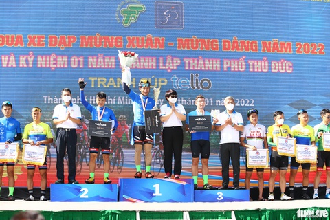 Chùm ảnh: Giải đua xe đạp kỷ niệm 1 năm thành lập thành phố Thủ Đức - Ảnh 6. Chùm ảnh: Giải đua xe đạp kỷ niệm 1 năm thành lập thành phố Thủ Đức - Ảnh 6.