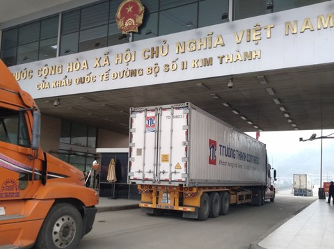 Gần 1.000 xe nông sản ùn ứ ở cửa khẩu, Lào Cai dừng nhận xe chở trái cây - Ảnh 1. Gần 1.000 xe nông sản ùn ứ ở cửa khẩu, Lào Cai dừng nhận xe chở trái cây - Ảnh 1.