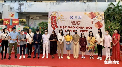 Kim Xuân, Kim Duyên, Hồng Ánh... mang Tết ấm đến trẻ bị ảnh hưởng bởi HIV/AIDS - Ảnh 1. Kim Xuân, Kim Duyên, Hồng Ánh... mang Tết ấm đến trẻ bị ảnh hưởng bởi HIV/AIDS - Ảnh 1.