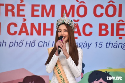Ấm áp đêm tất niên cho trẻ mồ côi do COVID-19 - Ảnh 8. Ấm áp đêm tất niên cho trẻ mồ côi do COVID-19 - Ảnh 8.