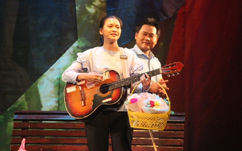 Liên hoan kịch nói toàn quốc phía Nam: Cơn mưa huy chương ngày càng... nặng hạt - Ảnh 7. Liên hoan kịch nói toàn quốc phía Nam: Cơn mưa huy chương ngày càng... nặng hạt - Ảnh 7.