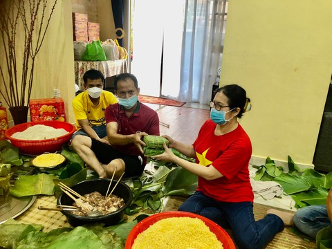 Tết sớm của người Việt ở Malaysia - Ảnh 3. Tết sớm của người Việt ở Malaysia - Ảnh 3.