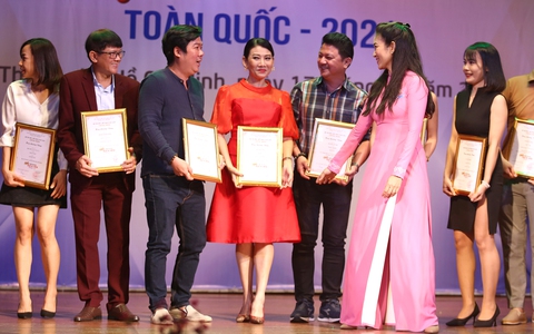 Liên hoan kịch nói toàn quốc phía Nam: Cơn mưa huy chương ngày càng... nặng hạt - Ảnh 1. Liên hoan kịch nói toàn quốc phía Nam: Cơn mưa huy chương ngày càng... nặng hạt - Ảnh 1.