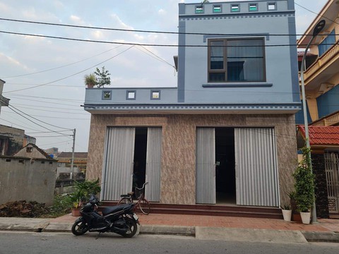 Kiểm điểm, rút kinh nghiệm trưởng thôn ‘nhốt’ gia đình 4 người trong nhà cả tuần - Ảnh 1. Kiểm điểm, rút kinh nghiệm trưởng thôn ‘nhốt’ gia đình 4 người trong nhà cả tuần - Ảnh 1.