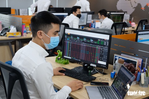 Chứng khoán giảm hơn 43 điểm, khối ngoại mua ròng - Ảnh 1. Chứng khoán giảm hơn 43 điểm, khối ngoại mua ròng - Ảnh 1.