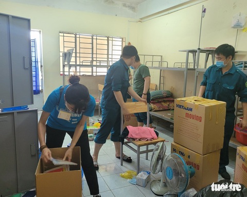 Nhiều ký túc xá cần điều trị hậu COVID-19: Xuống cấp, tủ đồ bị phá khóa - Ảnh 3. Nhiều ký túc xá cần điều trị hậu COVID-19: Xuống cấp, tủ đồ bị phá khóa - Ảnh 3.