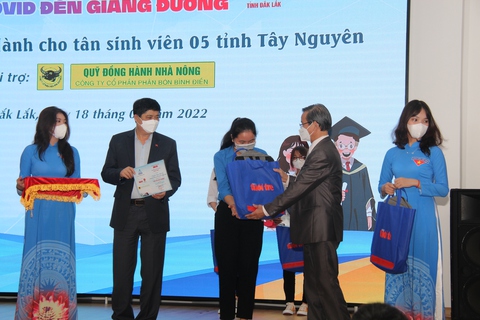 Học bổng Tuổi Trẻ giúp những giấc mơ đại ngàn không vụt tắt - Ảnh 7. Học bổng Tuổi Trẻ giúp những giấc mơ đại ngàn không vụt tắt - Ảnh 7.