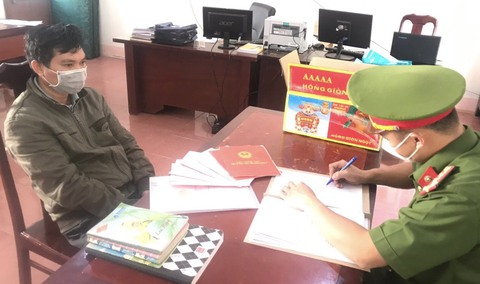 Tạm giữ người đàn ông cho vay nặng lãi hơn 52 tỉ đồng - Ảnh 1. Tạm giữ người đàn ông cho vay nặng lãi hơn 52 tỉ đồng - Ảnh 1.