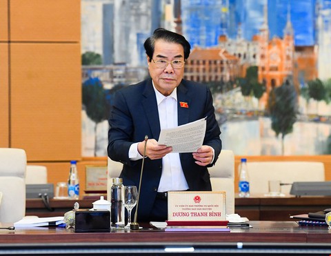 Cử tri đề nghị xử lý nghiêm lợi dụng đấu giá, thổi giá bất động sản, bán chui cổ phiếu - Ảnh 1. Cử tri đề nghị xử lý nghiêm lợi dụng đấu giá, thổi giá bất động sản, bán chui cổ phiếu - Ảnh 1.