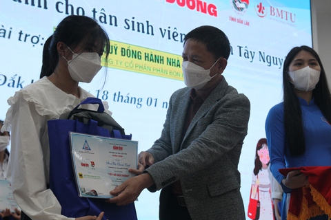 Học bổng Tuổi Trẻ giúp những giấc mơ đại ngàn không vụt tắt - Ảnh 11. Học bổng Tuổi Trẻ giúp những giấc mơ đại ngàn không vụt tắt - Ảnh 11.
