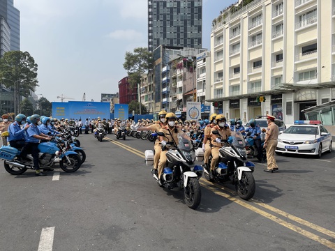 Kéo giảm tai nạn giao thông tại TP.HCM: Phải giảm cả số lượng và tính chất - Ảnh 3. Kéo giảm tai nạn giao thông tại TP.HCM: Phải giảm cả số lượng và tính chất - Ảnh 3.