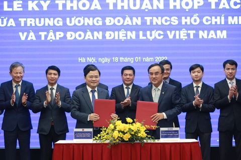 Ký kết thắp sáng đường quê, đường tuần tra biên giới - Ảnh 1. Ký kết thắp sáng đường quê, đường tuần tra biên giới - Ảnh 1.