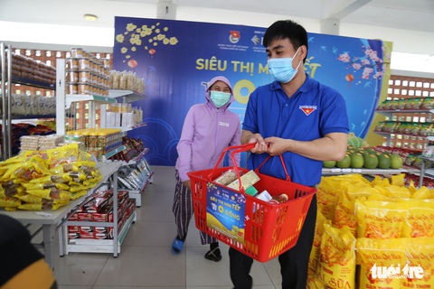 ‘Nghe tin được sắm Tết ở siêu thị 0 đồng, tui thao thức cả đêm’ - Ảnh 3. ‘Nghe tin được sắm Tết ở siêu thị 0 đồng, tui thao thức cả đêm’ - Ảnh 3.