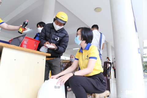 ‘Nghe tin được sắm Tết ở siêu thị 0 đồng, tui thao thức cả đêm’ - Ảnh 5. ‘Nghe tin được sắm Tết ở siêu thị 0 đồng, tui thao thức cả đêm’ - Ảnh 5.
