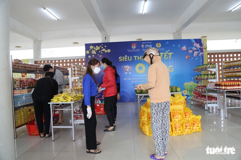 ‘Nghe tin được sắm Tết ở siêu thị 0 đồng, tui thao thức cả đêm’ - Ảnh 2. ‘Nghe tin được sắm Tết ở siêu thị 0 đồng, tui thao thức cả đêm’ - Ảnh 2.
