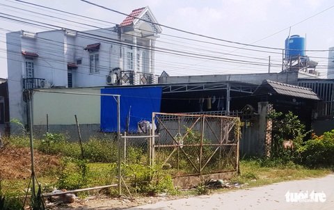 Điều tra vụ bé gái 9 tuổi bị chị dâu đánh vào mặt nhiều lần ở Hóc Môn - Ảnh 2. Điều tra vụ bé gái 9 tuổi bị chị dâu đánh vào mặt nhiều lần ở Hóc Môn - Ảnh 2.