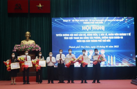 Có người mất trên tay mình, có người mẹ mất để lại 5 con, thầy thuốc chúng tôi phải cố gắng - Ảnh 1. Có người mất trên tay mình, có người mẹ mất để lại 5 con, thầy thuốc chúng tôi phải cố gắng - Ảnh 1.