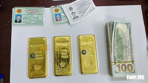 Bắt thêm 6 bị can liên quan đường dây mua bán vàng, USD nhập lậu - Ảnh 2. Bắt thêm 6 bị can liên quan đường dây mua bán vàng, USD nhập lậu - Ảnh 2.
