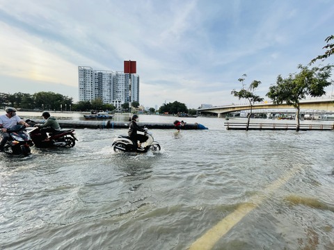 Thời tiết ngày 13-9: TP.HCM có triều cường, vùng núi Bắc Bộ mưa to - Ảnh 1. Thời tiết ngày 13-9: TP.HCM có triều cường, vùng núi Bắc Bộ mưa to - Ảnh 1.
