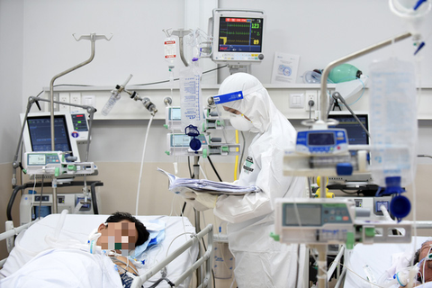 Tin sáng 21-1: Hơn 3.000 y bác sĩ mắc COVID-19, hơn 10 người đã hy sinh trong quá trình chống dịch - Ảnh 4. Tin sáng 21-1: Hơn 3.000 y bác sĩ mắc COVID-19, hơn 10 người đã hy sinh trong quá trình chống dịch - Ảnh 4.