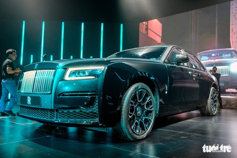 Rolls-Royce Ghost Black Badge thế hệ mới giá từ 33,7 tỉ đồng - sedan đắt thứ 2 Việt Nam - Ảnh 2. Rolls-Royce Ghost Black Badge thế hệ mới giá từ 33,7 tỉ đồng - sedan đắt thứ 2 Việt Nam - Ảnh 2.