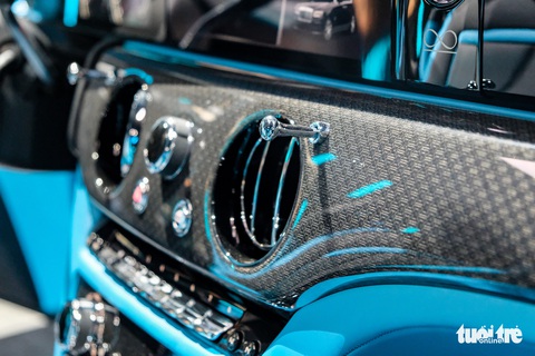 Rolls-Royce Ghost Black Badge thế hệ mới giá từ 33,7 tỉ đồng - sedan đắt thứ 2 Việt Nam - Ảnh 12. Rolls-Royce Ghost Black Badge thế hệ mới giá từ 33,7 tỉ đồng - sedan đắt thứ 2 Việt Nam - Ảnh 12.