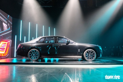 Rolls-Royce Ghost Black Badge thế hệ mới giá từ 33,7 tỉ đồng - sedan đắt thứ 2 Việt Nam - Ảnh 3. Rolls-Royce Ghost Black Badge thế hệ mới giá từ 33,7 tỉ đồng - sedan đắt thứ 2 Việt Nam - Ảnh 3.