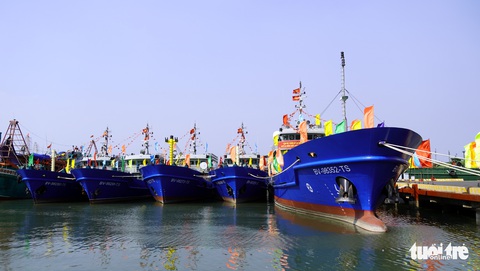 Thượng cờ Tổ quốc trên tàu Hải đội dân quân tự vệ thường trực - Ảnh 3. Thượng cờ Tổ quốc trên tàu Hải đội dân quân tự vệ thường trực - Ảnh 3.