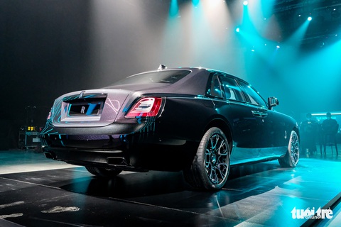 Rolls-Royce Ghost Black Badge thế hệ mới giá từ 33,7 tỉ đồng - sedan đắt thứ 2 Việt Nam - Ảnh 4. Rolls-Royce Ghost Black Badge thế hệ mới giá từ 33,7 tỉ đồng - sedan đắt thứ 2 Việt Nam - Ảnh 4.