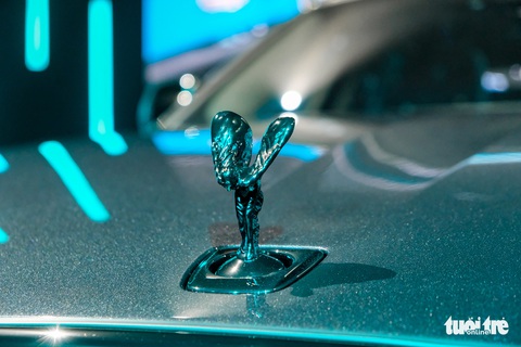 Rolls-Royce Ghost Black Badge thế hệ mới giá từ 33,7 tỉ đồng - sedan đắt thứ 2 Việt Nam - Ảnh 7. Rolls-Royce Ghost Black Badge thế hệ mới giá từ 33,7 tỉ đồng - sedan đắt thứ 2 Việt Nam - Ảnh 7.