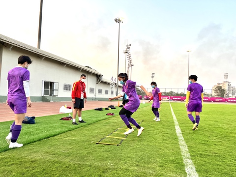 Cúp bóng đá nữ châu Á 2022: Tuyển Việt Nam nỗ lực vượt khó - Ảnh 1. Cúp bóng đá nữ châu Á 2022: Tuyển Việt Nam nỗ lực vượt khó - Ảnh 1.