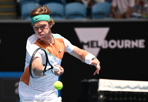 Rublev tiết lộ điều khiến người ủng hộ Novak Djokovic tức giận - Ảnh 1. Rublev tiết lộ điều khiến người ủng hộ Novak Djokovic tức giận - Ảnh 1.